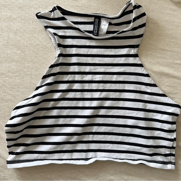 H&M black & white striped halter crop top - Picture 1 of 1